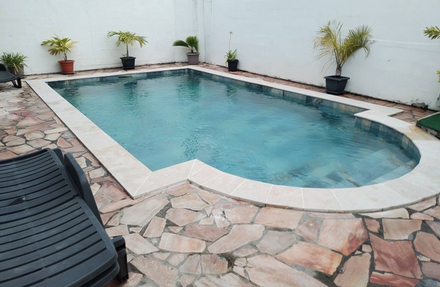Fully equipped room with pool.