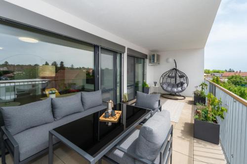 Fully equipped Apartments with Terraces, Free garage parking, Netflix & AC - by Apartmány Šlapanice cz