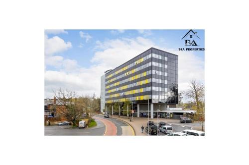 Fully Furnished 2 Bed 2 Bath City Centre Luxury Apartment - Free Parking but reservation needed - Pets Allowed
