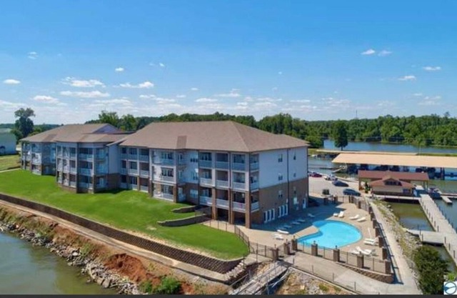 Fully furnished 3 bedroom luxury condo.