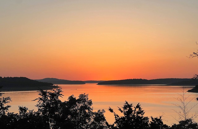 Fully remodeled lake house with gorgeous views of Bull Shoals Lake!