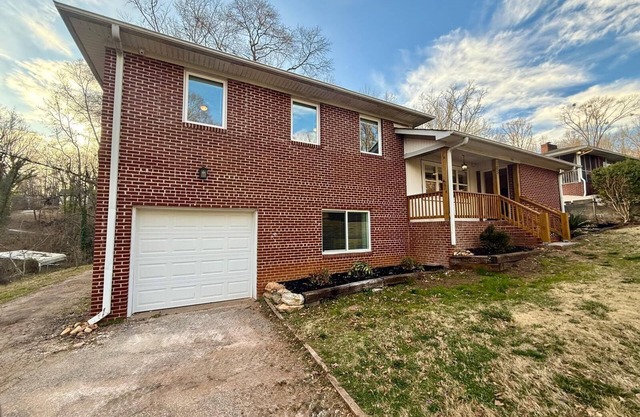 Fully Renovated 5BR/2BA House - Ideal for Families & Business Travelers