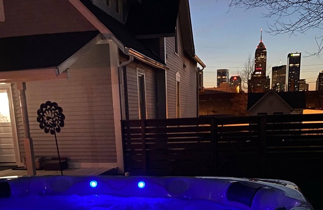 Fully Renovated Victorian on the Near eastside with Hot Tub