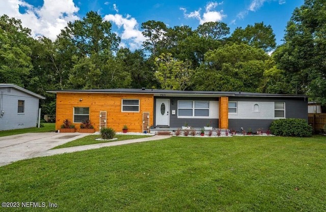 Fun Game Room Getaway: Sleeps 10, pool table, darts, fire pit, pet-friendly