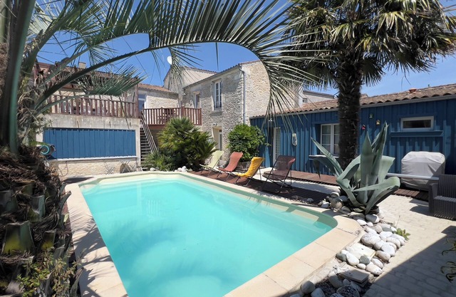 Furnished apartment with swimming pool