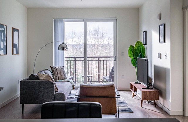 Furnished 1BR in Redmond, Parking + Pet-Friendly