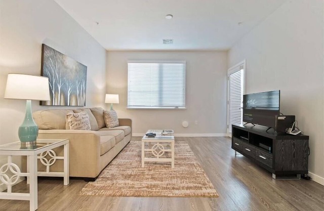 Furnished 1BR w/Shared Fire Pit, Heated pool & BBQ