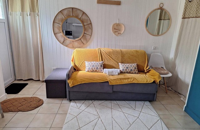 Furnished studio renovated in 2024, close to amenities and ile de ré by bike path