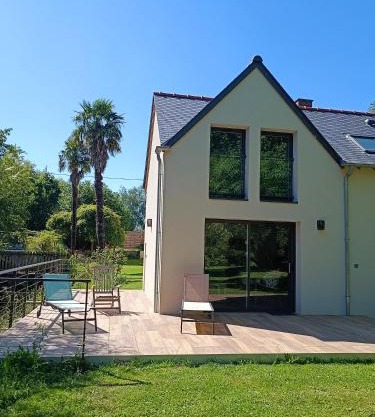Gîte à côté de " la Java bleue" en bord de rivière