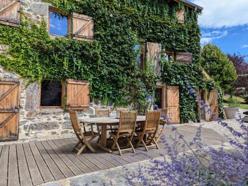 Gîte d'exception avec spa, jardin paysagé et équipements haut de gamme à Blanlhac - FR-1-582-201