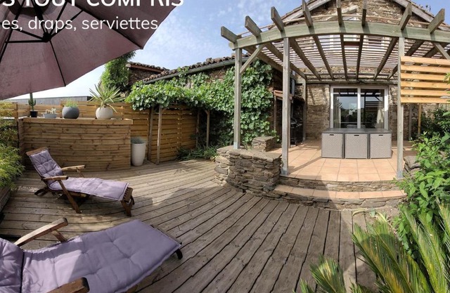 Gîte de charme à Tartaras - Terrasse et Animaux bienvenus - FR-1-496-299