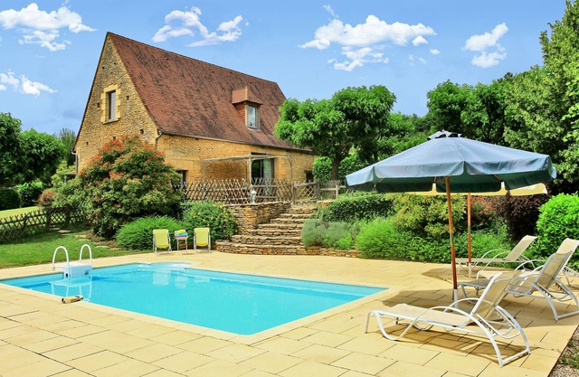 GÎTE DORDOGNE WITH PRIVATE POOL BETWEEN GROTTE DE LASCAUX AND SARLAT