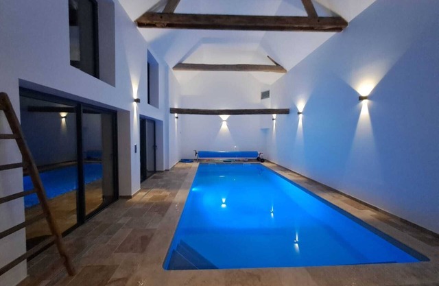 Gîte du Plantagenêt with private indoor heated pool