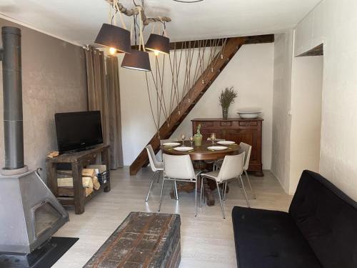 Gîte Eugénie avec charme campagnard, idéal pour famille ou amis - FR-1-489-348