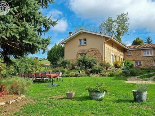 Gîte familial 12 pers à Grammond avec jardin et jeux - FR-1-496-373