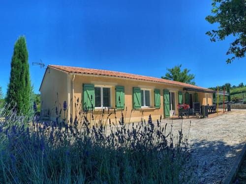 Gîte familial avec climatisation et vélos, près de Neuvic - FR-1-616-110