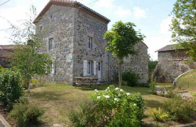 Gîte indépendant 4 pers. à Rauret avec cour, proche gorges de l'Allier, parking privé, animations. - FR-1-582-193