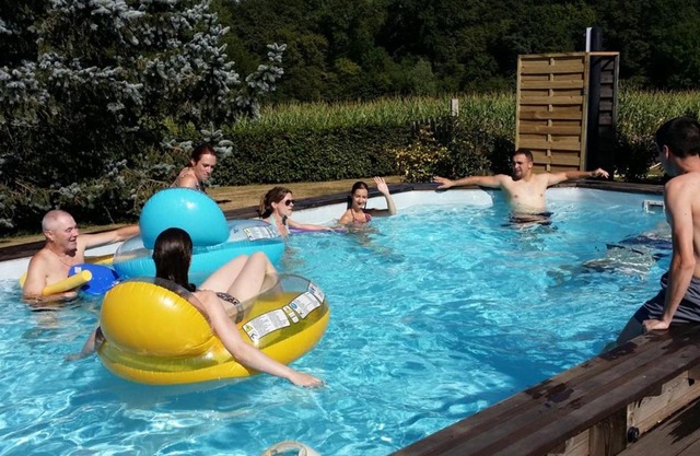 Gîte indépendant avec piscine, proche forêt et étang, parking, tennis et minigolf - FR-1-489-139
