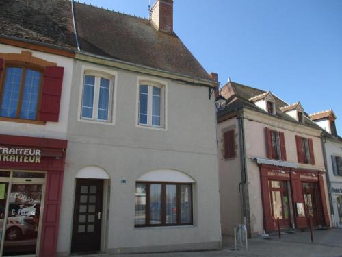 Gîte Indépendant avec Cour Close, WiFi et Chauffage Compris – Proche Montluçon et Néris-les-Bains - FR-1-489-27