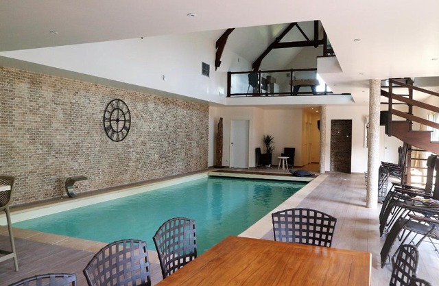 Gîte Jet d'eau avec piscine intérieure 30 minutes Versailles