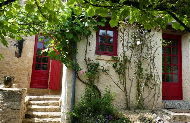 Gîte La Roseraie in Black Perigord