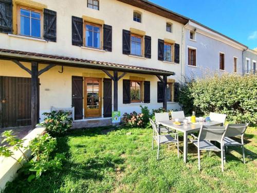Gîte spacieux au cœur de Saint-Haon-le-Châtel, animaux admis - FR-1-496-371