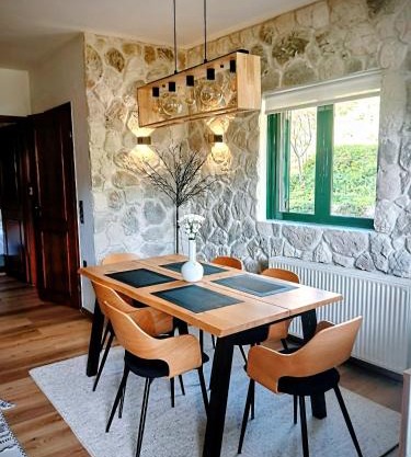 G&J Traditional House