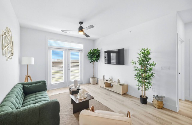 G99 Luxury Living DT Forth Worth 2BD2B Condo, Resort Style Amenities, Golf Sim