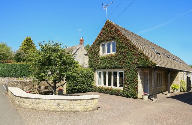 GABLES COTTAGE, family friendly, character holiday cottage in Bibury