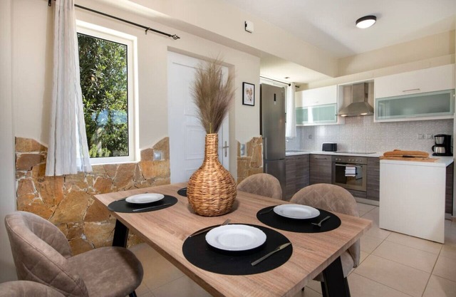 Gabriel MOdern Apartment-shared pool-close to the beach