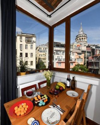 Galata Tower Is Almost In Your Bedroom And In The Balconies Rooftop Terrace with Golden Horn View