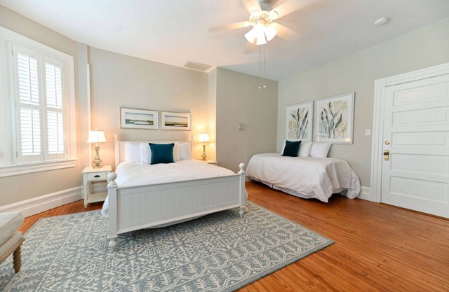 Galleon Room - Captain's Quarters Inn, Downtown Historic Edenton