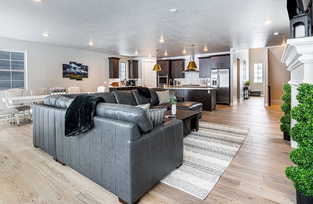 Game Room, Pool Table, Year-Round Recreation! Park CIty Silver Creek 6805