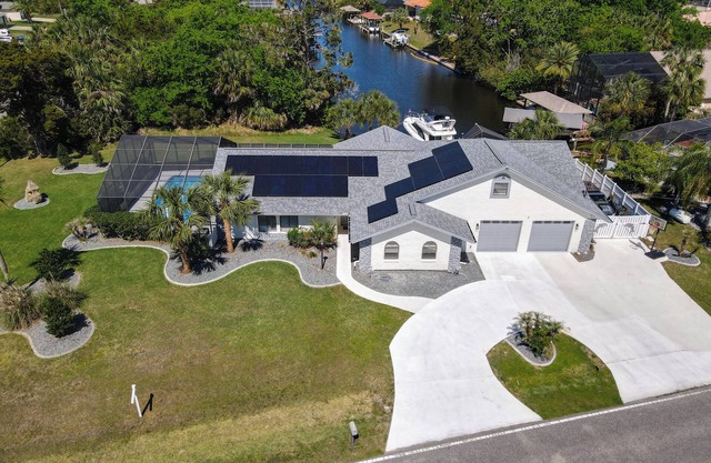 GameRoom | Canal | Large Dock | Pool | Pets OK! 6 beds