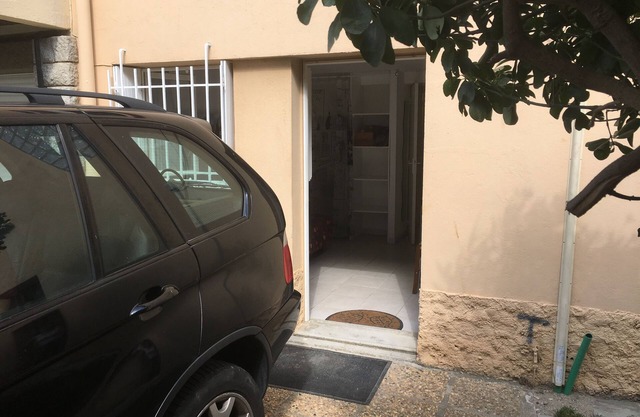 Gamine: Ground floor studio parking at the back of a small building on the South Waterfront