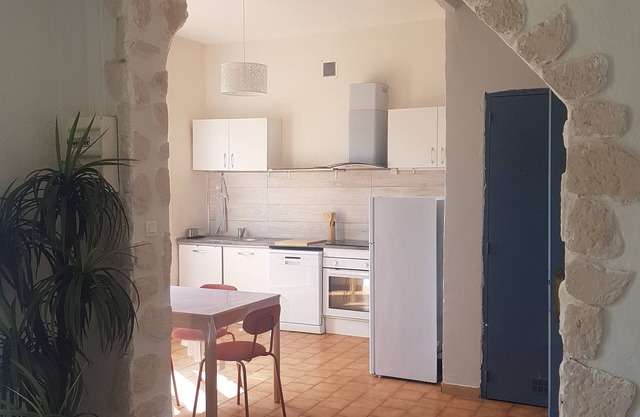 Garden apartment with private parking 10 minutes' walk from the town center