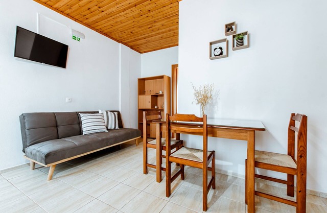 Garden Bungalow with swimming pool