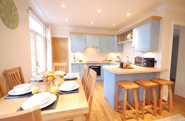 GARDEN COTTAGE, SOUTHWOLD, pet friendly, with a garden in Southwold