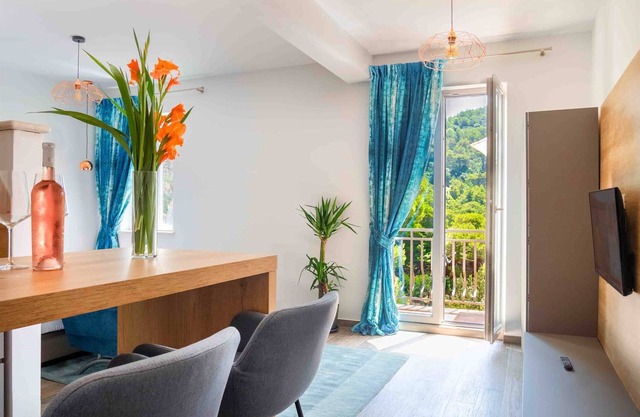 Garden Secret TOP FLOOR - studio apartment