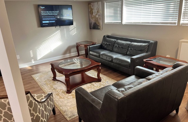 Garden Unit In Chicago Free Parking & Near O'hare