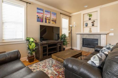 Garfield 2BR - New Build - Foodie-Friendly Stay