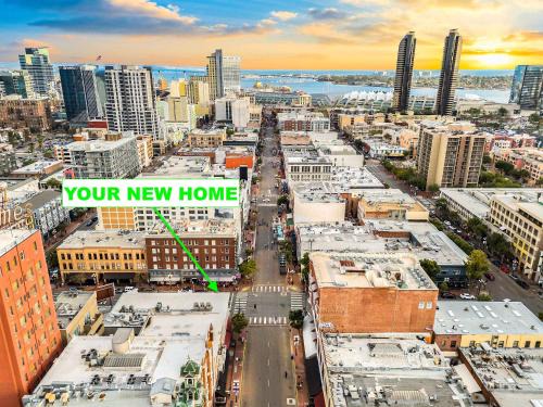 Gaslamp Loft Escape Sleeps 7 in Style