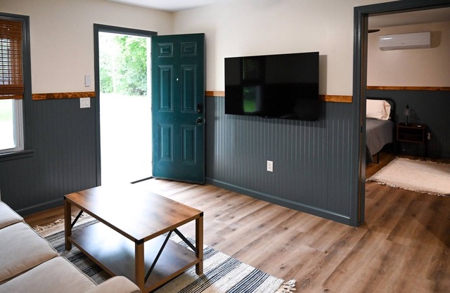 Gate - Bungalow - One Bedroom Hotel, Sleeps 4