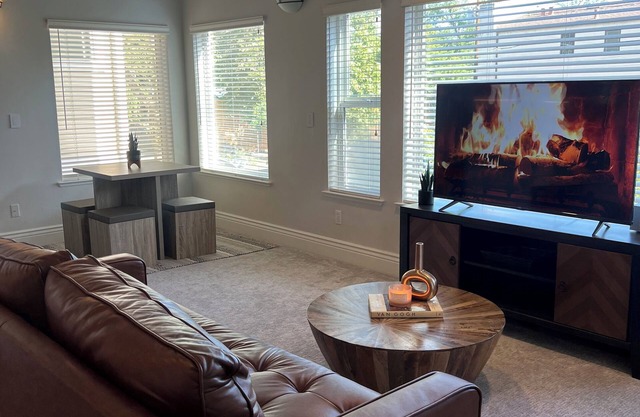 Gated Full loft apartment located in the heart of MIDTOWN!