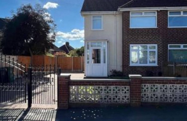 Gated home close to Birmingham City Centre