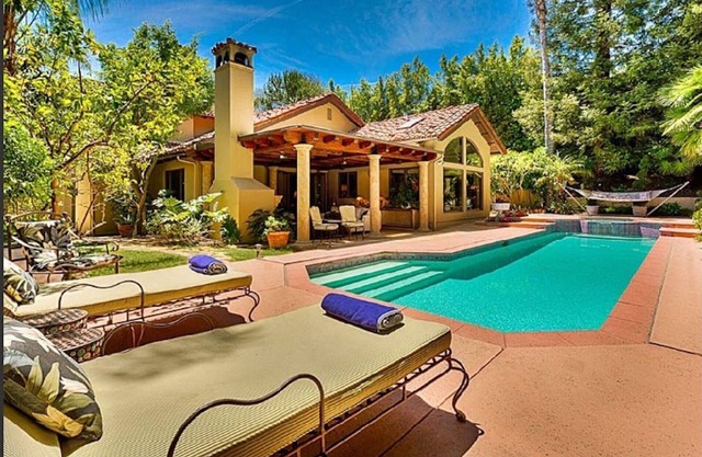 Gated, Private Community NO OTHER VILLA THIS CALIBRE CAN BEAT THE PRICE!