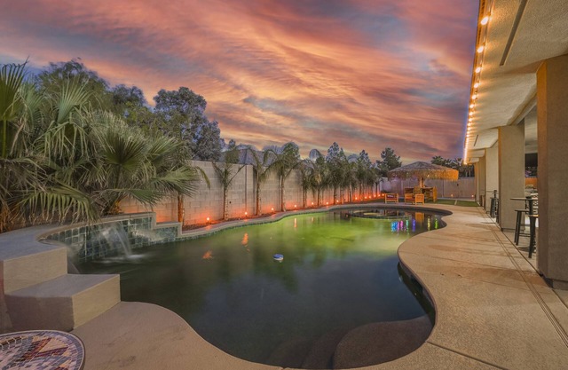 Gated retreat- 4 miles to STRIP! Sleeps 30! Free hot tub! Massive lot!
