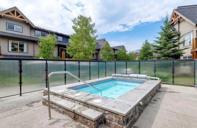 Gateway to the Rockies! Spacious 3bdrm Suite Canmore/Banff mountain view