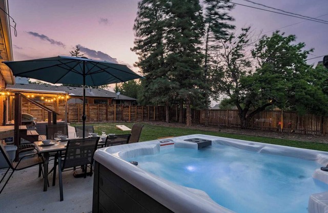 Gather|Recharge|CentralLocation|FullAmenities|LargeGroupsWelcome|QuietNeighborhood