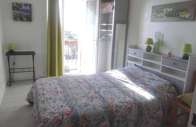 Gd T2, mountain and sea view, near shops, free parking, bus